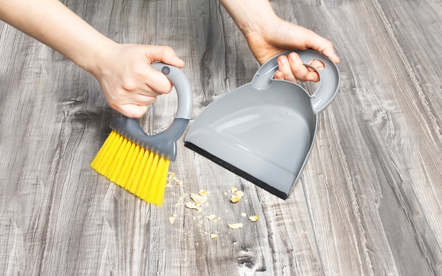 Tidy mini dustpan and brush set - Image 4